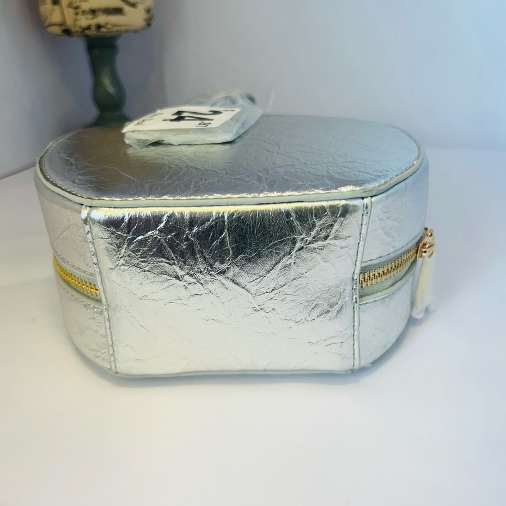 Metallic Silver Round Top‎ Handle Bag Crinkle Texture H-CANDY New - Picture 3 of 5